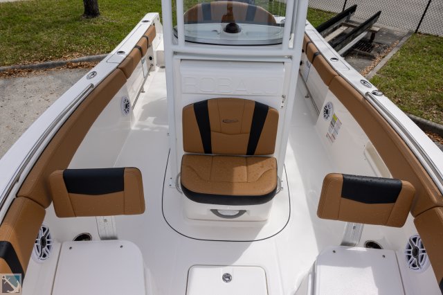 New 2024 Robalo R230  Boat for sale